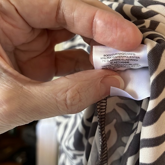 Anne Klein Subtle Animal Print Sleeveless Top-Very Versatile! - Picture 5 of 5